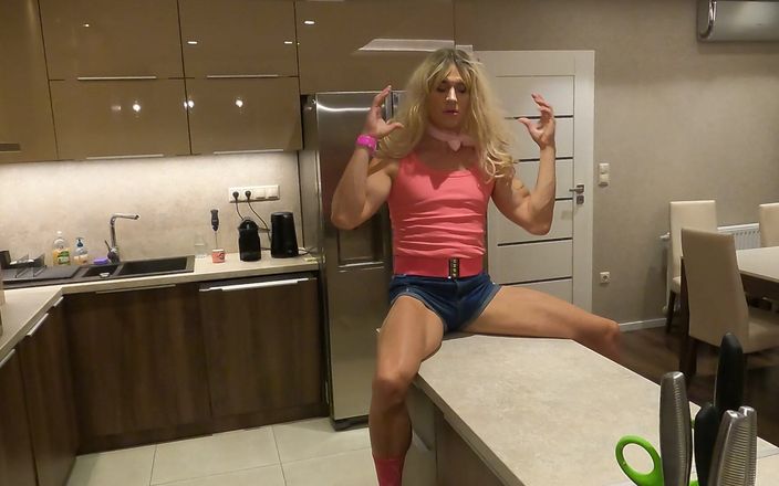 Trixy Sissy Babe: Trixy baby lagi nunjukin layanannya...
