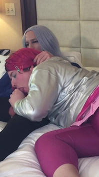Dewi femboy yang cantik mendapat blowjob dari trans kelsey master - kompilasi 1
