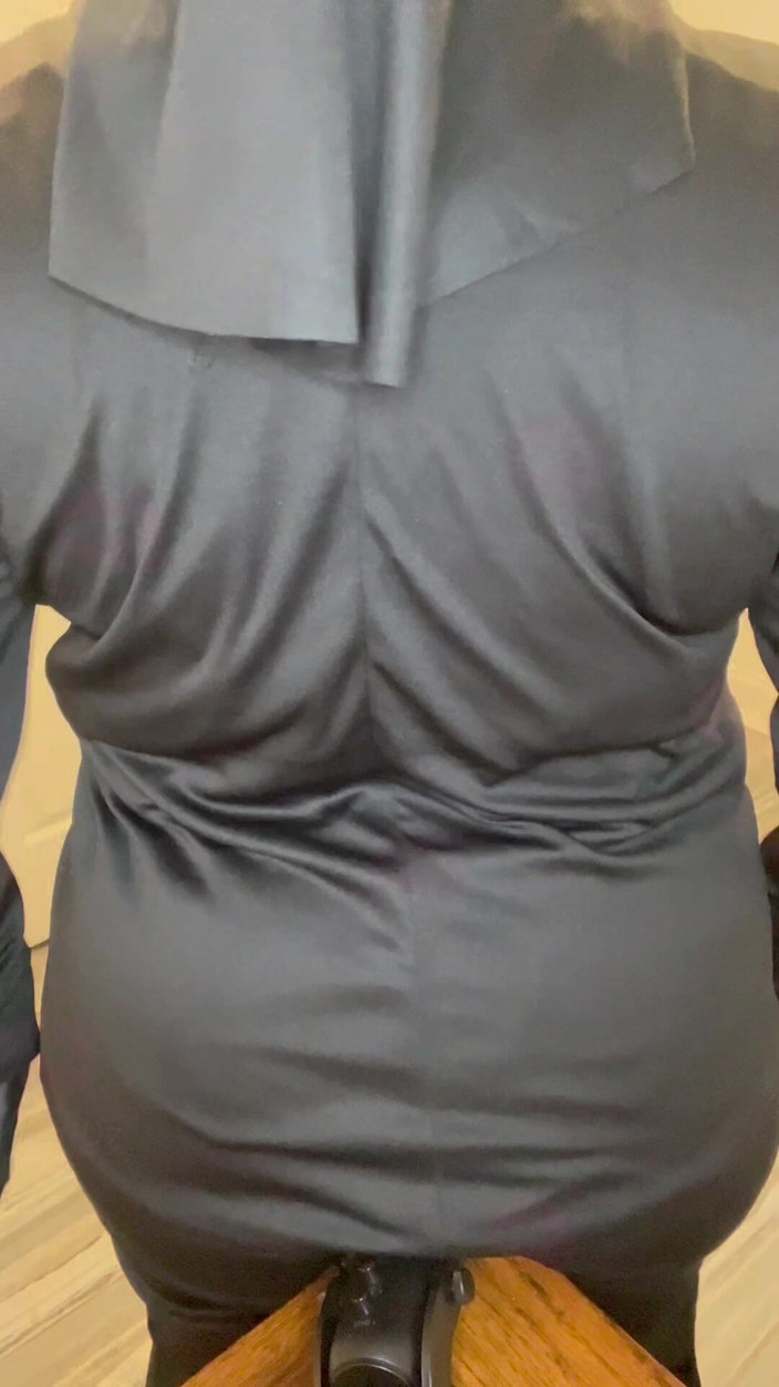 Anye Meshell: Biarawati berpantat besar dengan Asmr Mic!