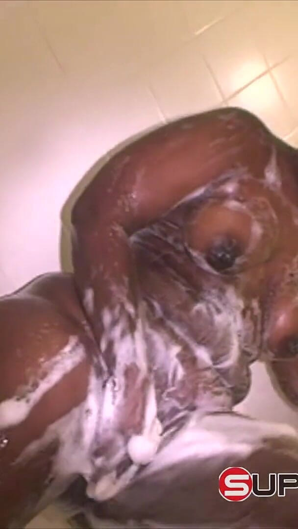 Super Hot Films: do saanvli randi don whoe ka land choosti hain /