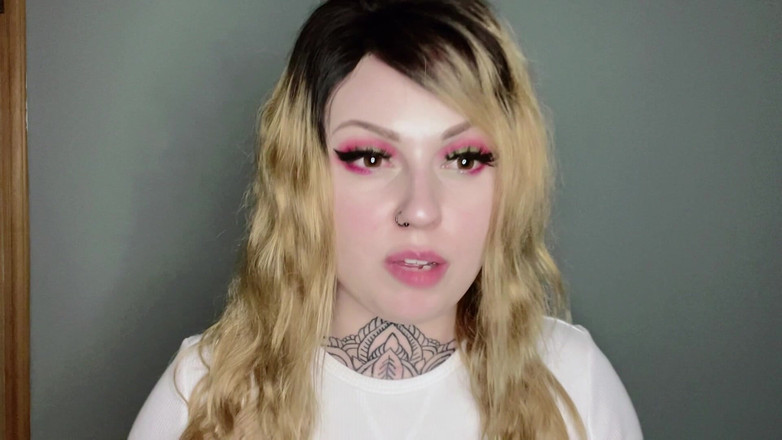 Miss Valentina: Theo đúng nghĩa đen một nhà vệ sinh