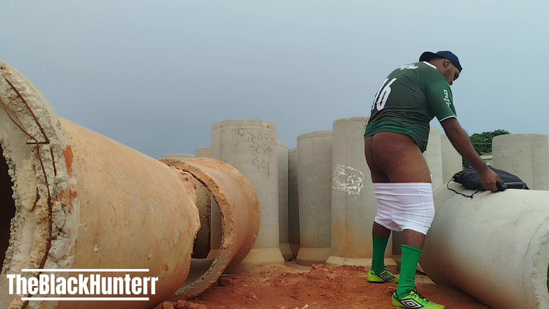 TheBlacKHunterr: Tornando dalla partita tutto sudato, mi sono eccitata e ho...