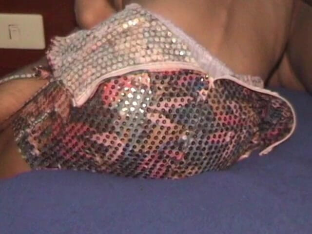 Ladyboy Lovers: Ladyboy lutscht schwanz und wichst