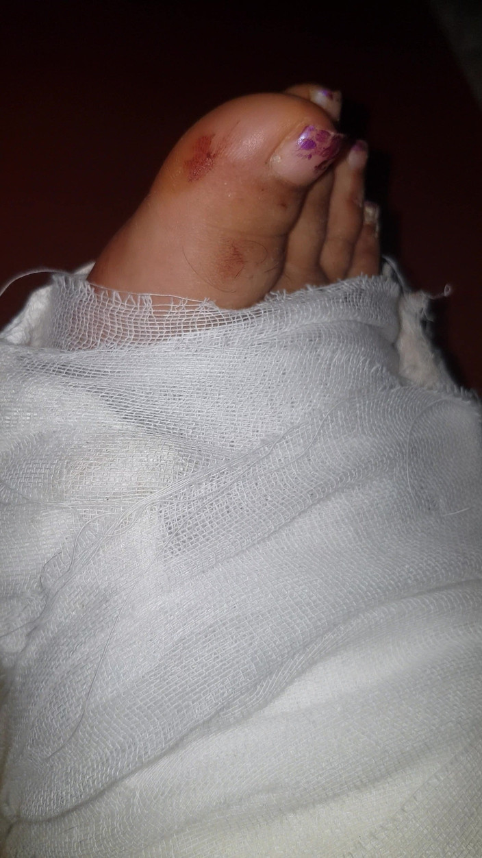 LoraBbw: Melancap Toes Saya di Cast