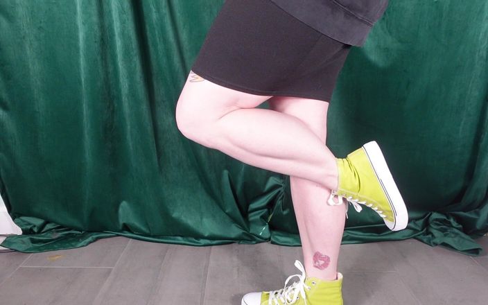 Deanna deadly: Ejaculare pentru viței musculoasi în Green Converse
