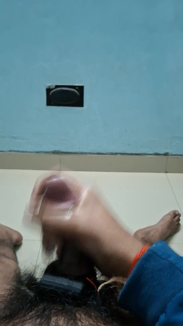 IndBoyCum: लंड की अंगूठी के साथ हैण्डजॉब