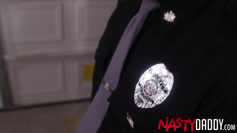 Nasty Daddy: Nastydaddy - policjant Jack Reed masturbuje się kutasem solo
