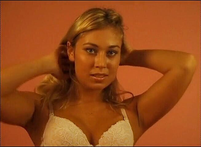 Flash Model Amateurs: Kráska uspokojí svou kundu