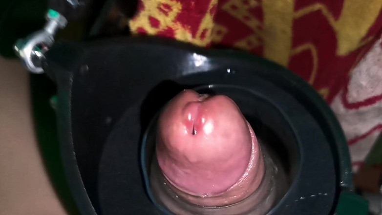 SEXY_GUYBEST: Jerk-off robot testuje wytrzymałość dużego penisa.