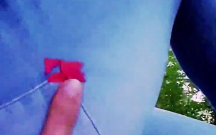 Slutboyben: Bintang eksibisualis di luar ruangan