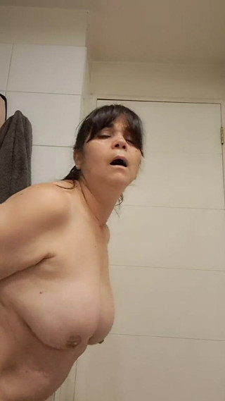 Mommy big hairy pussy: Máma fuckdd wc