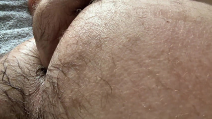 davidedpxxx: Culo grosso bloccato in tacchi e lingerie si spoglia e...