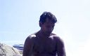 Boy top Amador: 在裸体海滩上非常饥渴