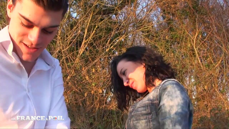 Papy Viewer: Prachtige brunette met kleine tieten wordt overal anaal genomen