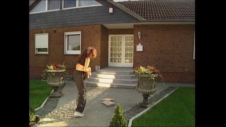 MUSCHI TV - our best full movie: La miLF affamata di sborra ingoia carichi da più cazzi...