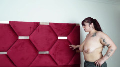 estebangamboa: 按摩师做得太过分了，我们最后在她的办公室里做爱