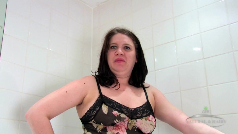 ATK Fans (Hairy): Kayleigh wilde ha una bella sorpresa bagnata