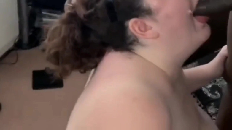 Real homemade BBW BBC porn: V oblečení vysokoškolačky bbc šukání mé pusy a tlustá kundička