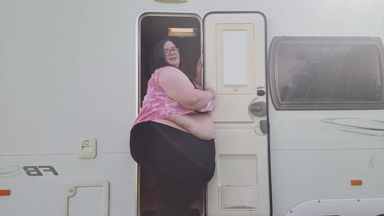 SSBBWLadyBrads: Ssbbw vs pintu karavan kecil