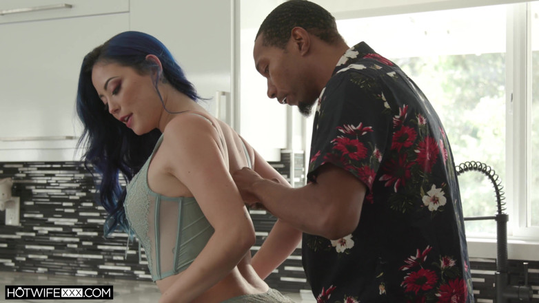 HotwifeXXX: Husband Is Cool with Eve's Side Hustle