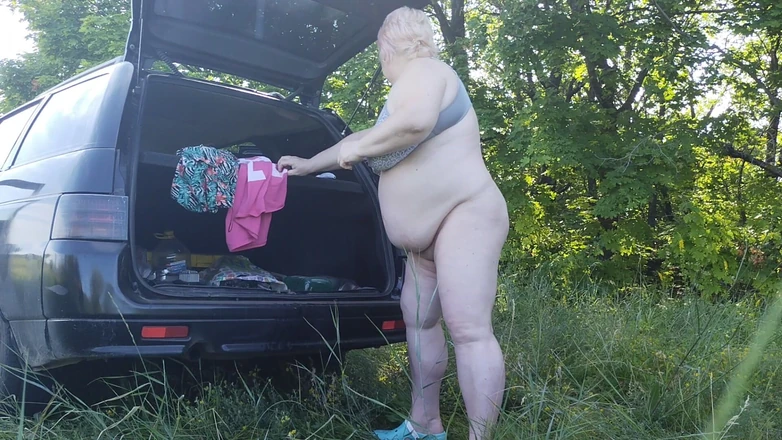 Zona901: Mother-in-law Masturbates Her Pussy in Nature