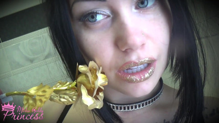 Goddess Misha Goldy: The most mesmerizing golden lipstick