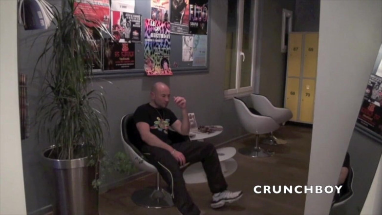 Crunch Boy: Baisée par la bite XXL d'un pompier