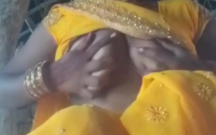RJ NISHA: Bhabhi está mostrando su coño en sari amarillo, inserté mi...