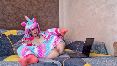 Lina Moore: Awek dalam kigurumi menonton lucah berbulu