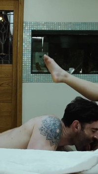 リヴ・リニューは彼女の悪魔のために司祭の硬いチンポを必要としている - エクソシスト・ポルノ・コスプレ・パロディ