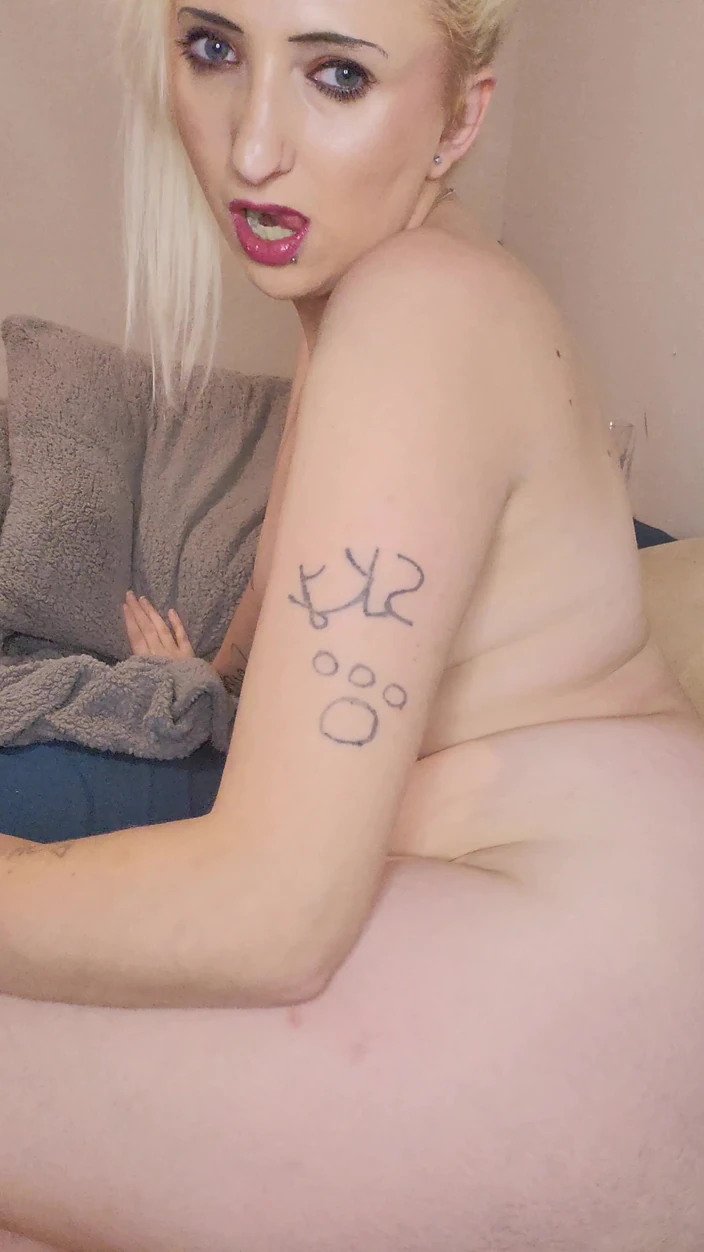 RoxyhotGoddessXx: Slutty Goddess Counts Down Before Cumming