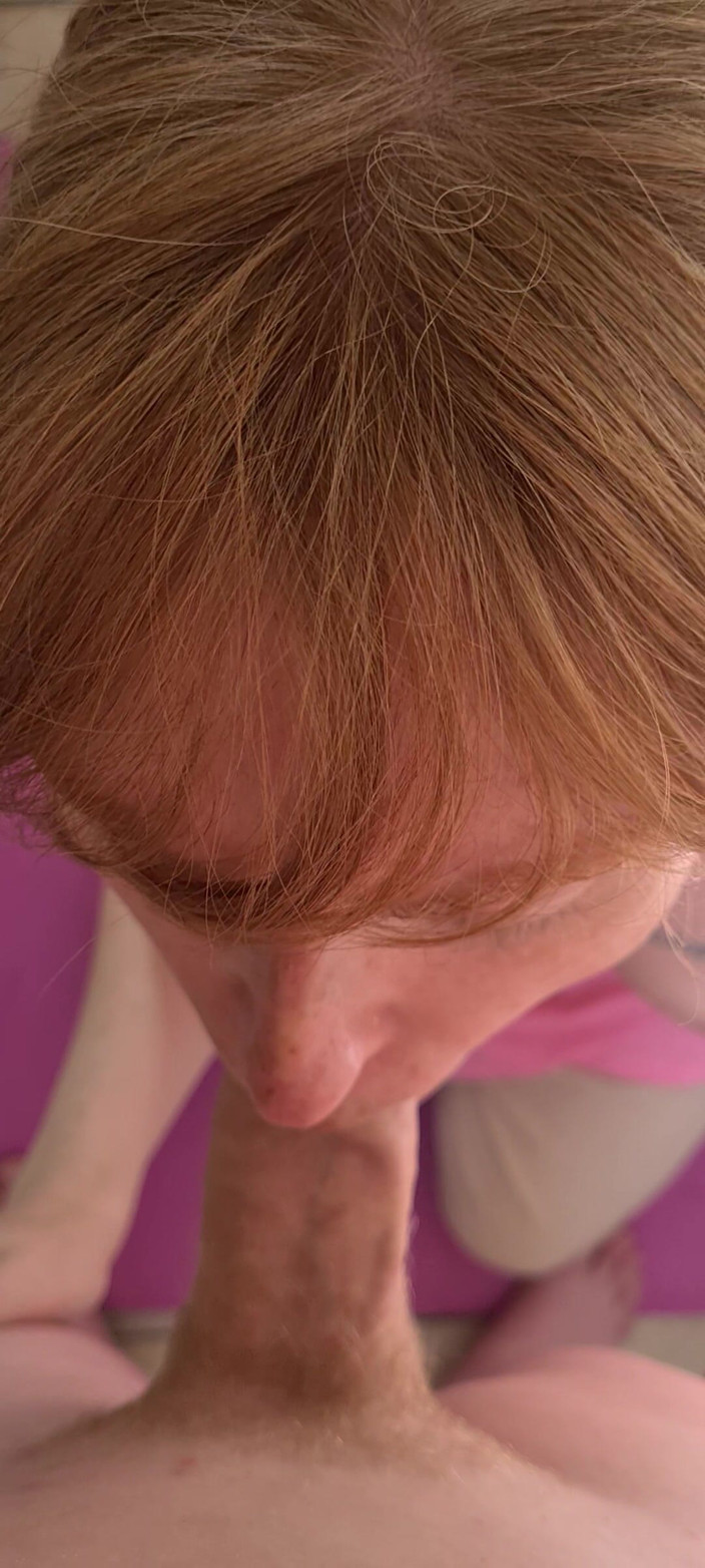 PrincessKitti3: 私のトランスセクシーな赤毛のGFをしゃぶる