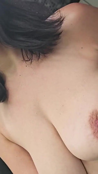 Fumo in topless e next super rimbalzando e gocce le mie tette