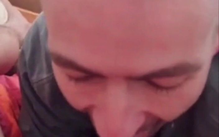 Justin hoodwar: Un ragazzo fa il suo grosso cazzo a un pompino...