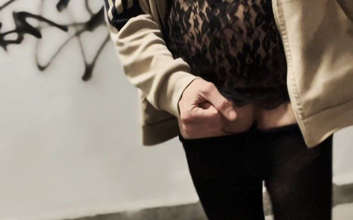 Zhenya Sissy: 女装子はコックをけいれんします