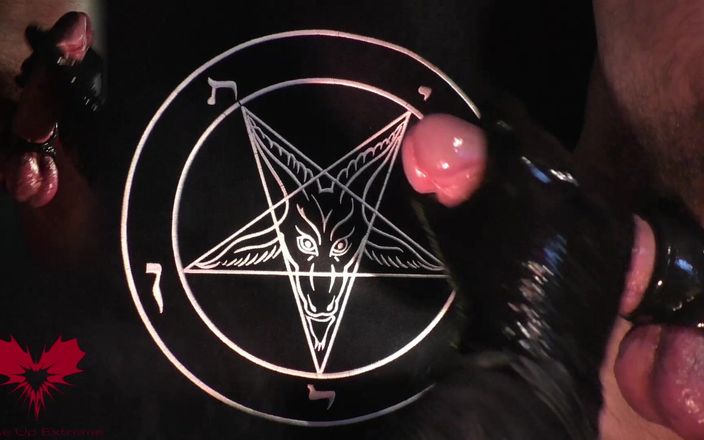 Close Up Extreme: Handjob in Latex Gloves - a Tribute to Baphomet