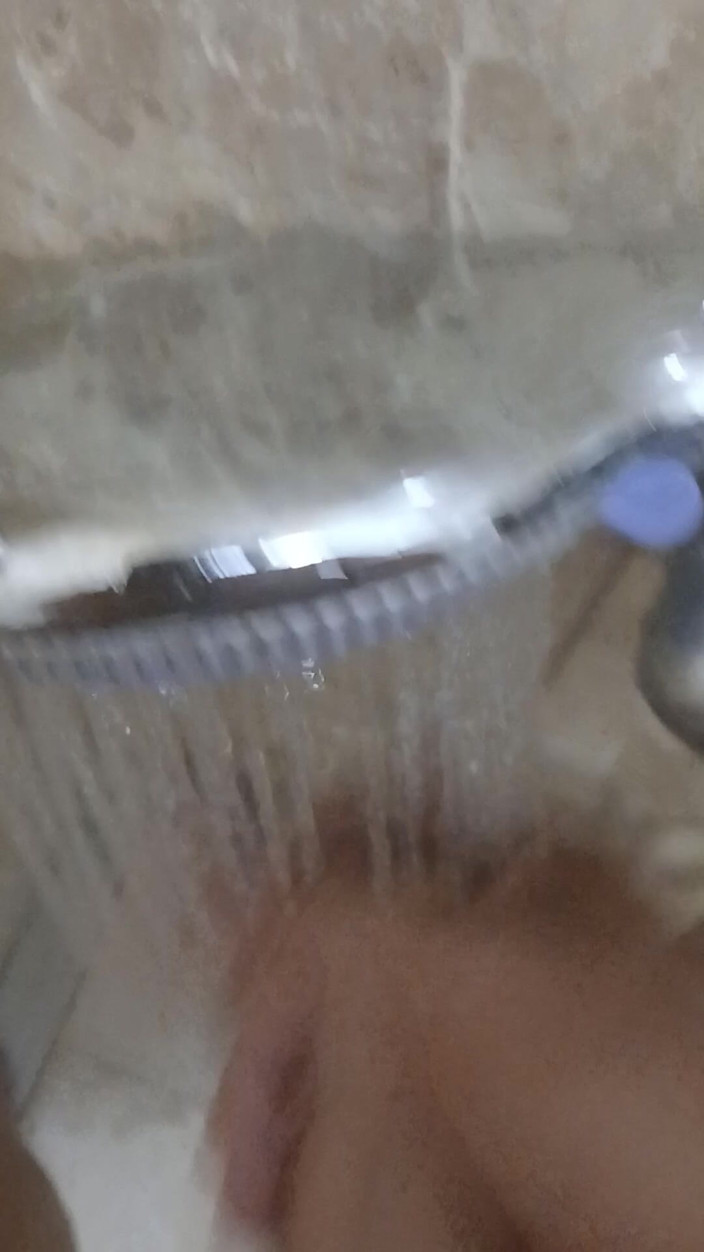 Cunda572: Masturbazione sotto la doccia