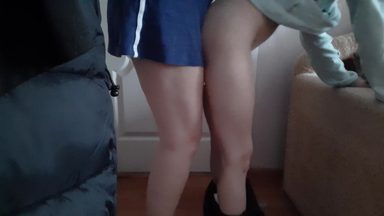 Lesbian-illusion: Я трясу и трахаю свою жену раком с бутылкой