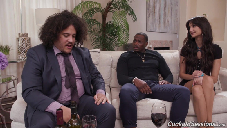 Cuckold Sessions: Cuckold huband gibt eliza ibarra, was sie genießt, einen großen...