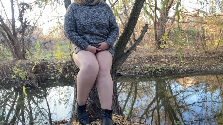 Elena: Horny BBW in torn pantyhose and miniskirt rubs her pussy...
