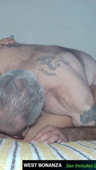 69 y una montada de polla - chupar y follar con semen en su culo