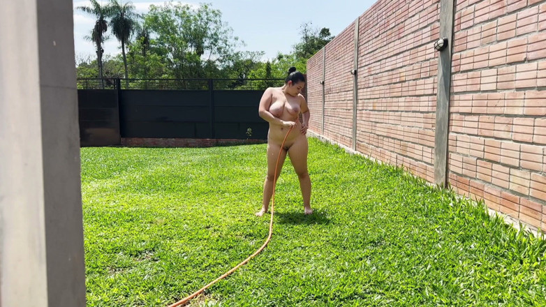 Sashasweet: I Shower in My Stepfather's Garden