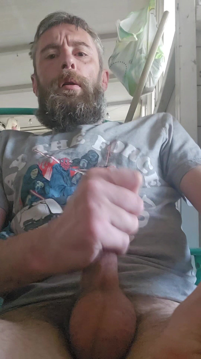 Smoking stoker: Kouření fetiš masturbace v alotmentu
