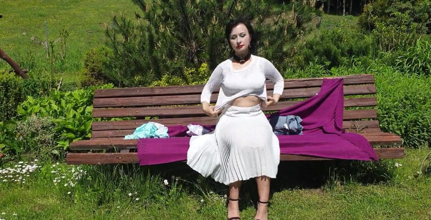 Wanilianna: Vintage Lady's Outdoor Kinky Lingerie and Masturbation Show - incluindo meias...