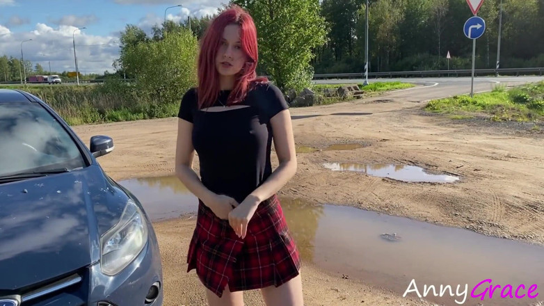 AnnyGrace: Menina tirou toda a roupa na estrada e mostrou seu...