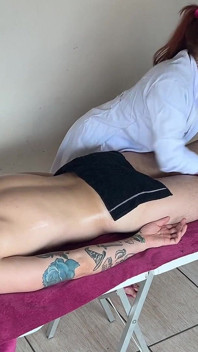 Massaggiatrice Sposata Si Toglie La Fede Nuziale E Si Strozza Con Il Latte - Massaggio Esplosivo Con Lieto Fine