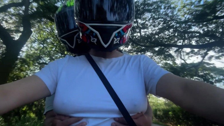 Sweetfantasy131: Ich habe einen Didi-kunden ohne bh abgeholt und er bemerkte...