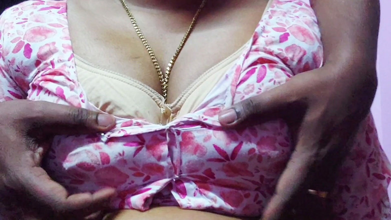 Desi Mohini: Najgorętszy indyjski Desi Bhabhi uwodzi Devar do seksu z nią.