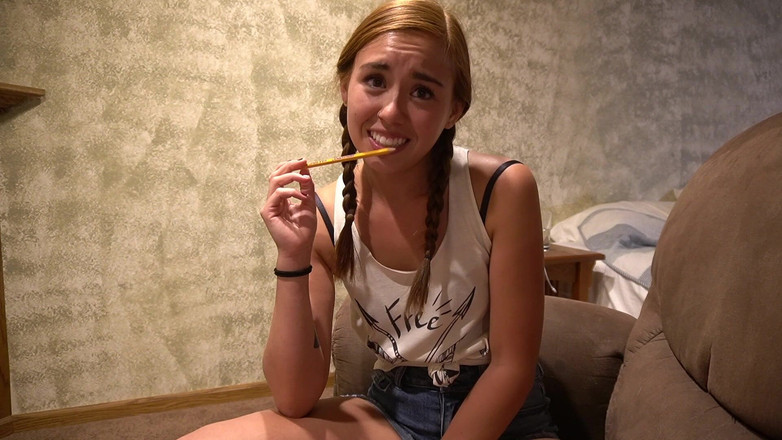 BrandiBraids: 大学の隣人は彼女の家庭教師をファック