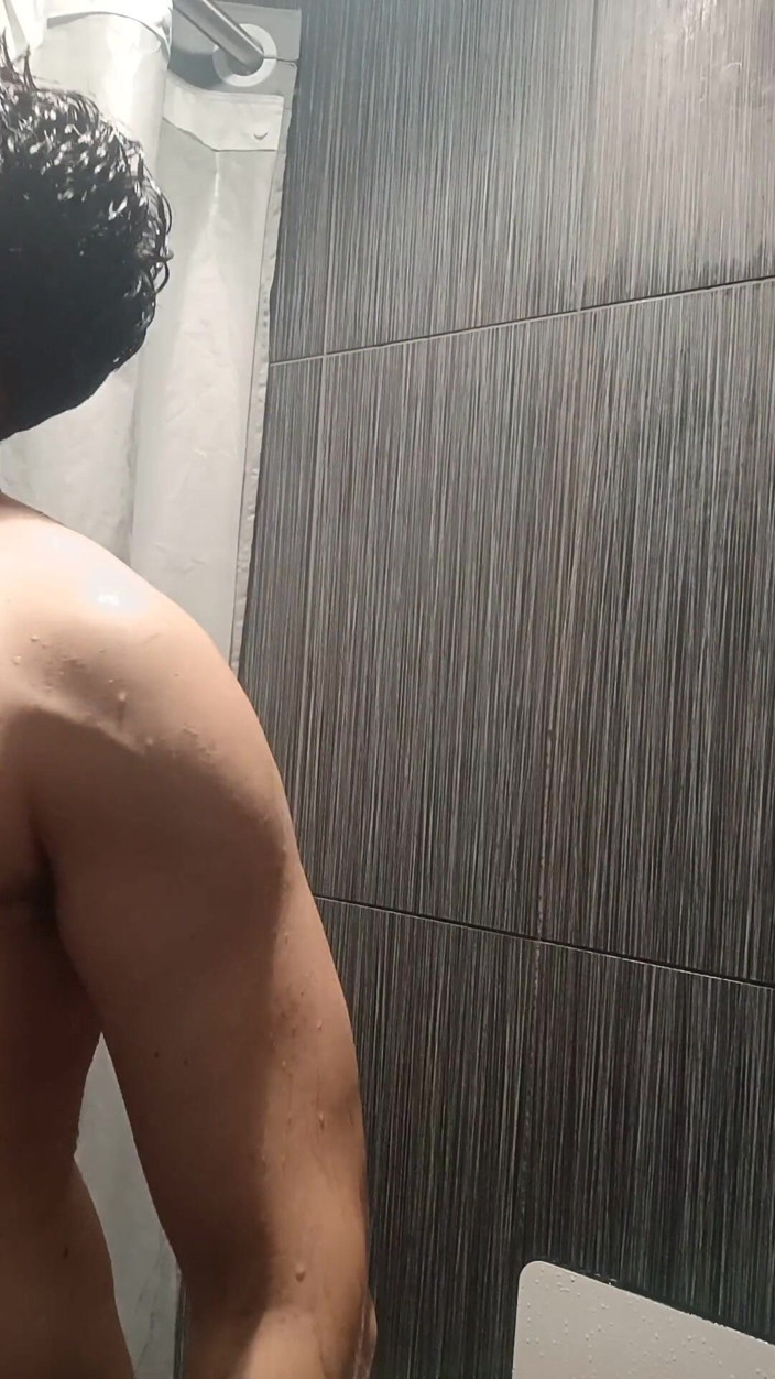 TabascoJake: Duschen im Fitnessstudio